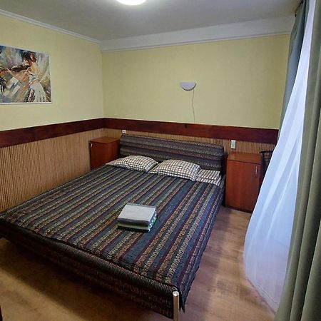 Hotel Desna Kut Kiev Exteriör bild