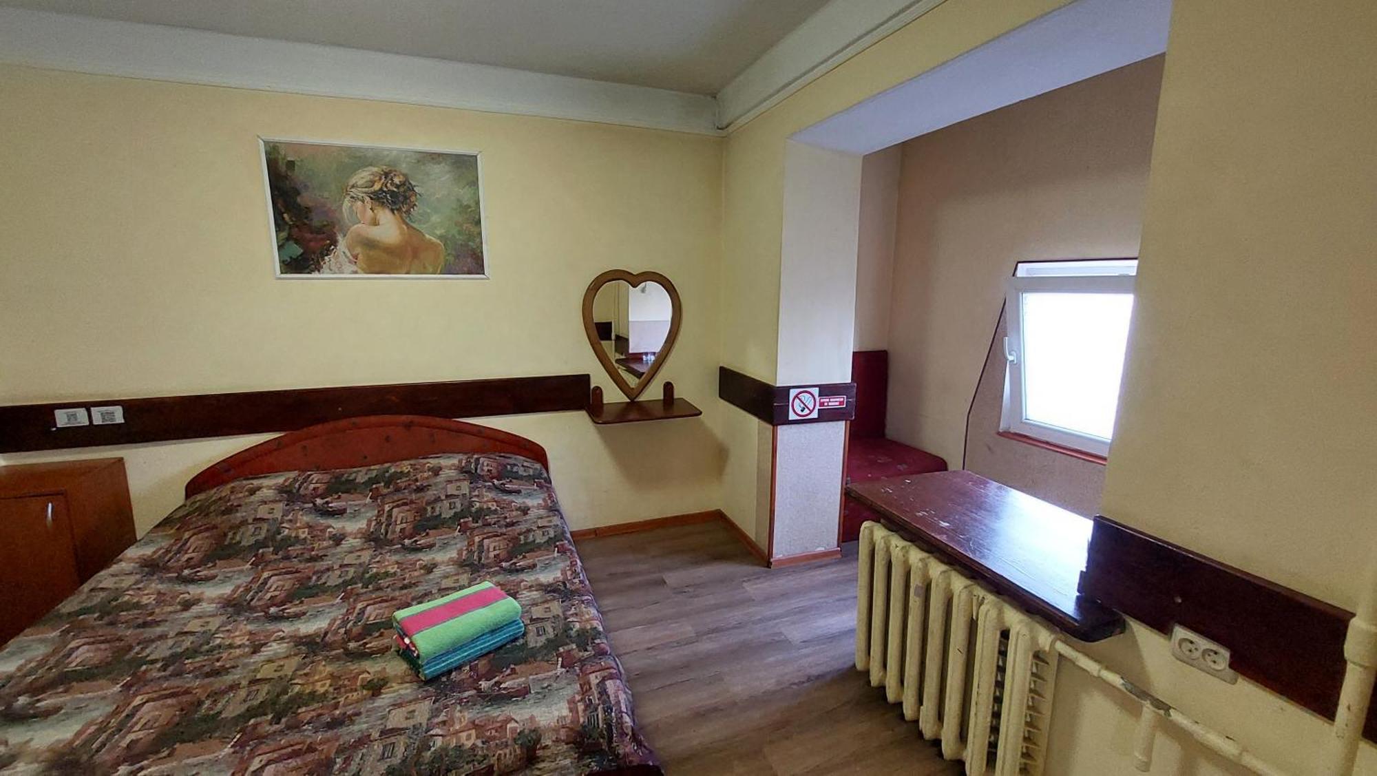 Hotel Desna Kut Kiev Exteriör bild