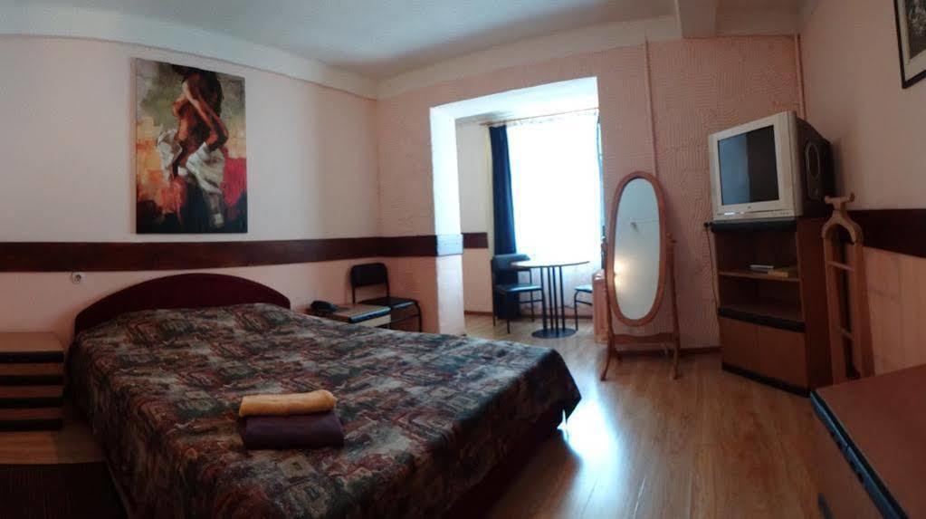 Hotel Desna Kut Kiev Exteriör bild