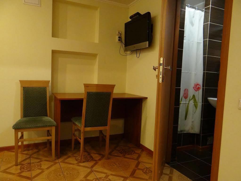 Hotel Desna Kut Kiev Exteriör bild