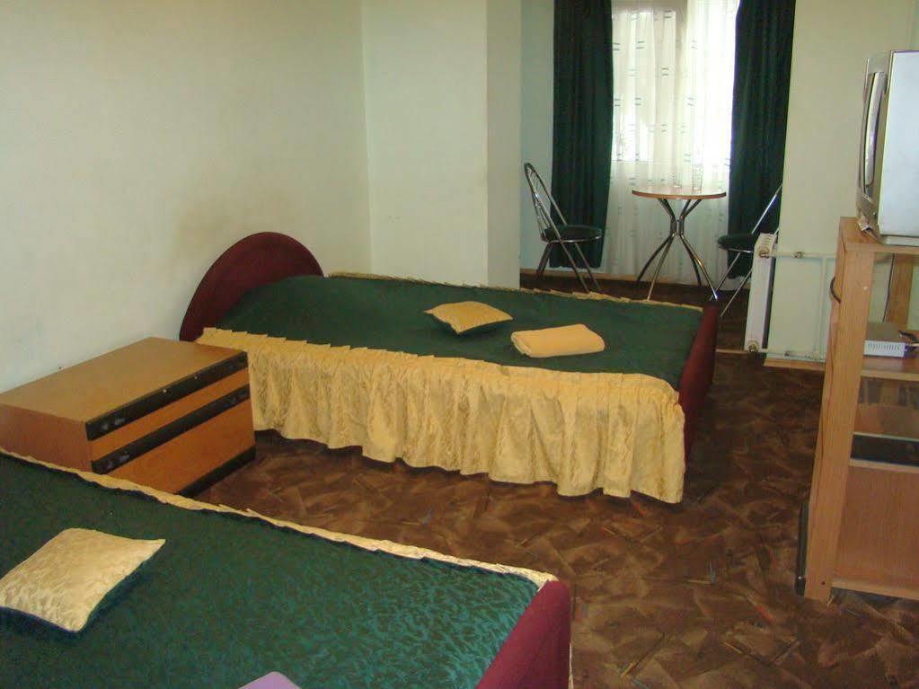 Hotel Desna Kut Kiev Exteriör bild